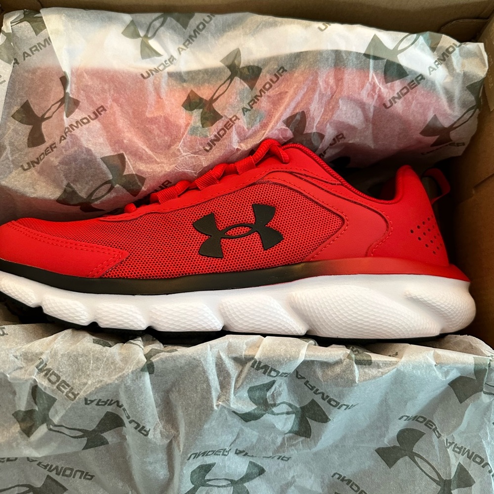 *NFS* Size 7 Under Armour assert 9 sneakers